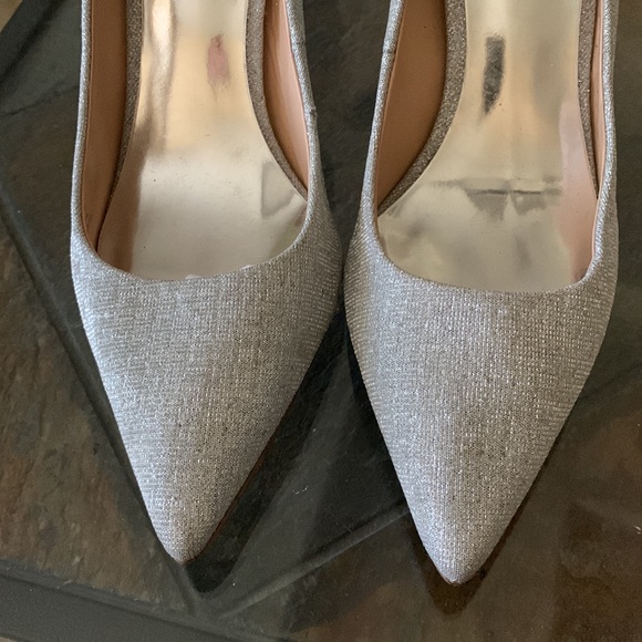 BADGLEY MISCHKA Silver Pointed Toe Crystal Heel - Picture 9 of 13